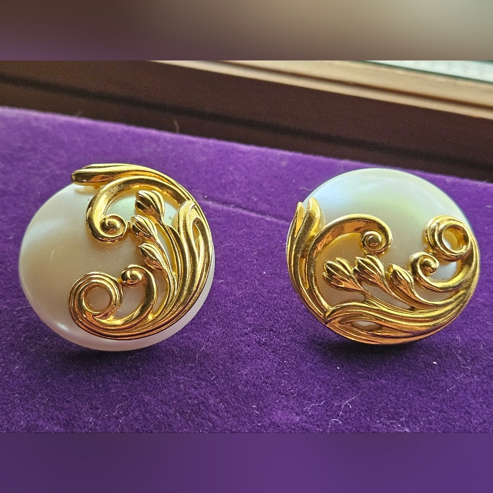 Vintage faux pearl earrings with gold tone design